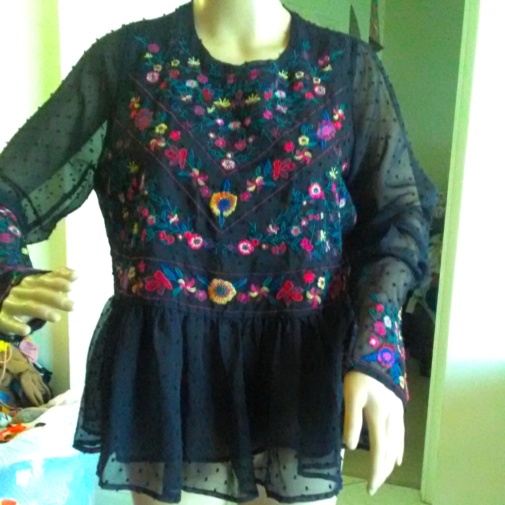 BNWOT BLACK EMBROIDERED TOP SHEER LINED BABYDOLL STYLE BY ALLISON NY MED. FAB!
